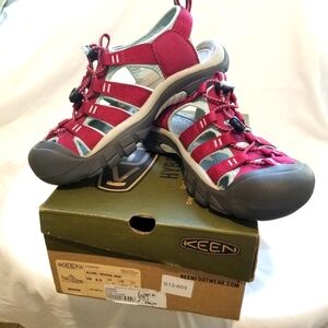 Keen women's 6.5 closed toe waterproof hiking sport sandal